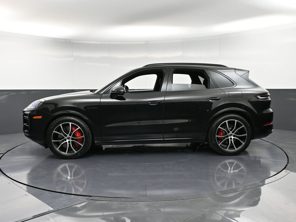 New 2026 Porsche Cayenne Turbo image 2