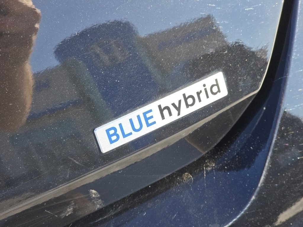 Used 2025 Hyundai Elantra Blue image 18