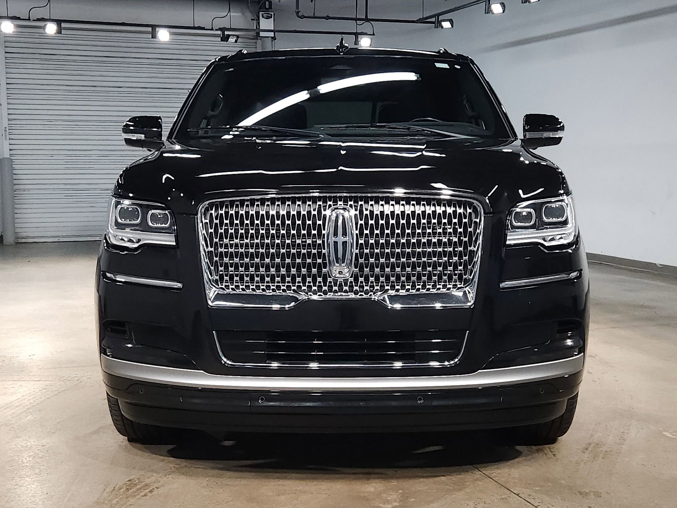 Used 2024 Lincoln Navigator Reserve image 2