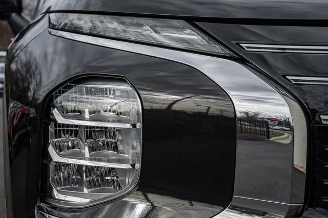 New 2025 Mitsubishi Outlander SE image 12