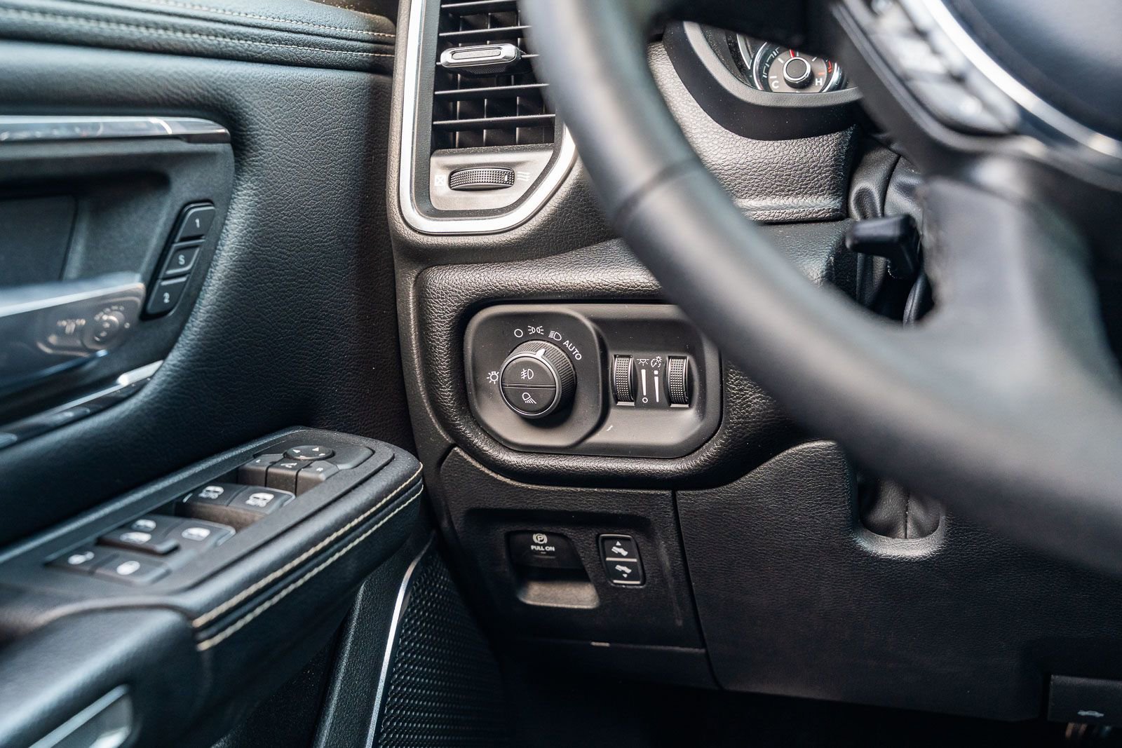 Used 2025 RAM 1500 Laramie image 27