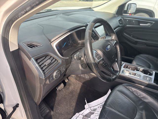 Used 2019 Ford Edge Titanium image 17