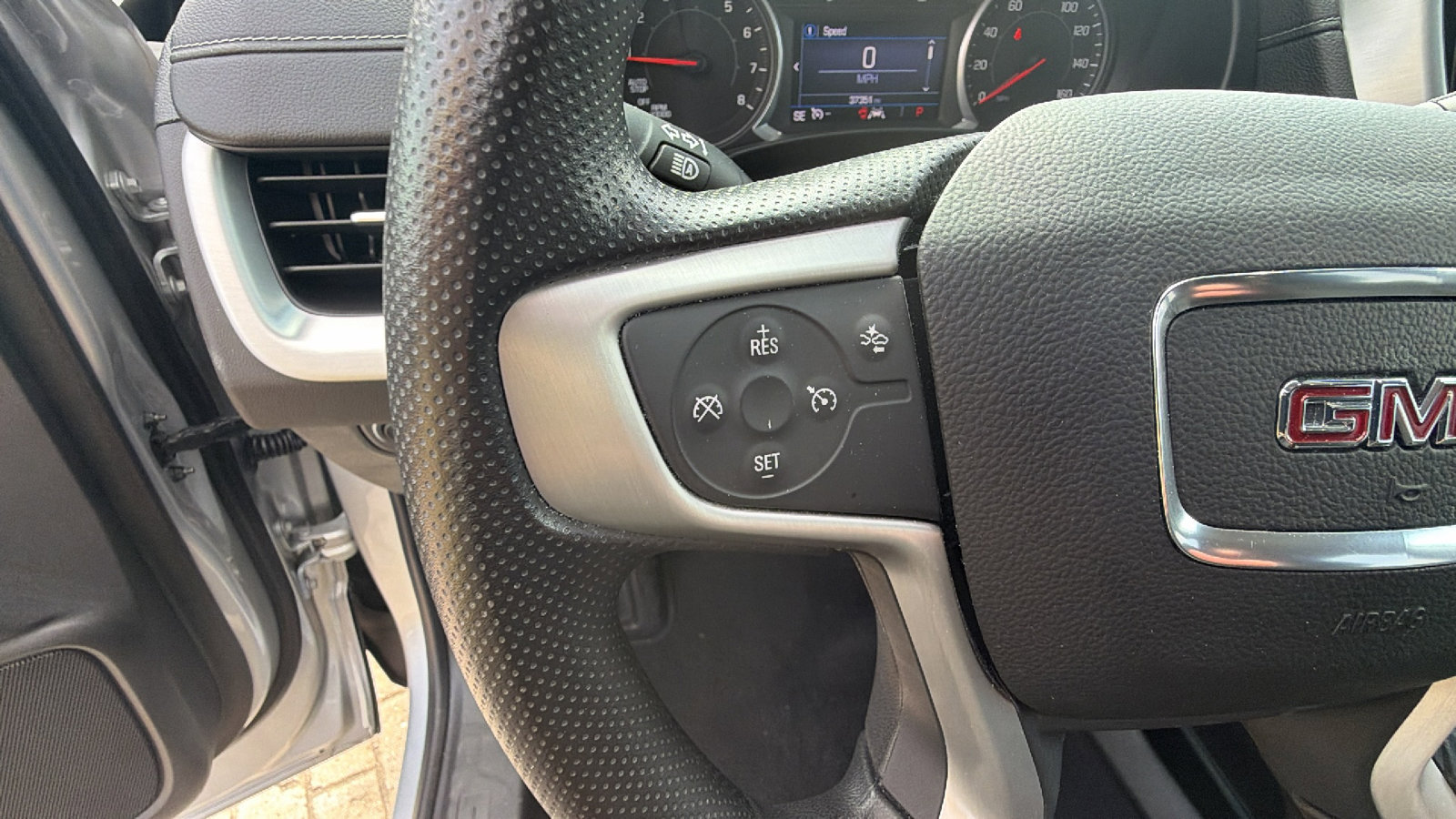 Used 2022 GMC Terrain SLE FWD image 26