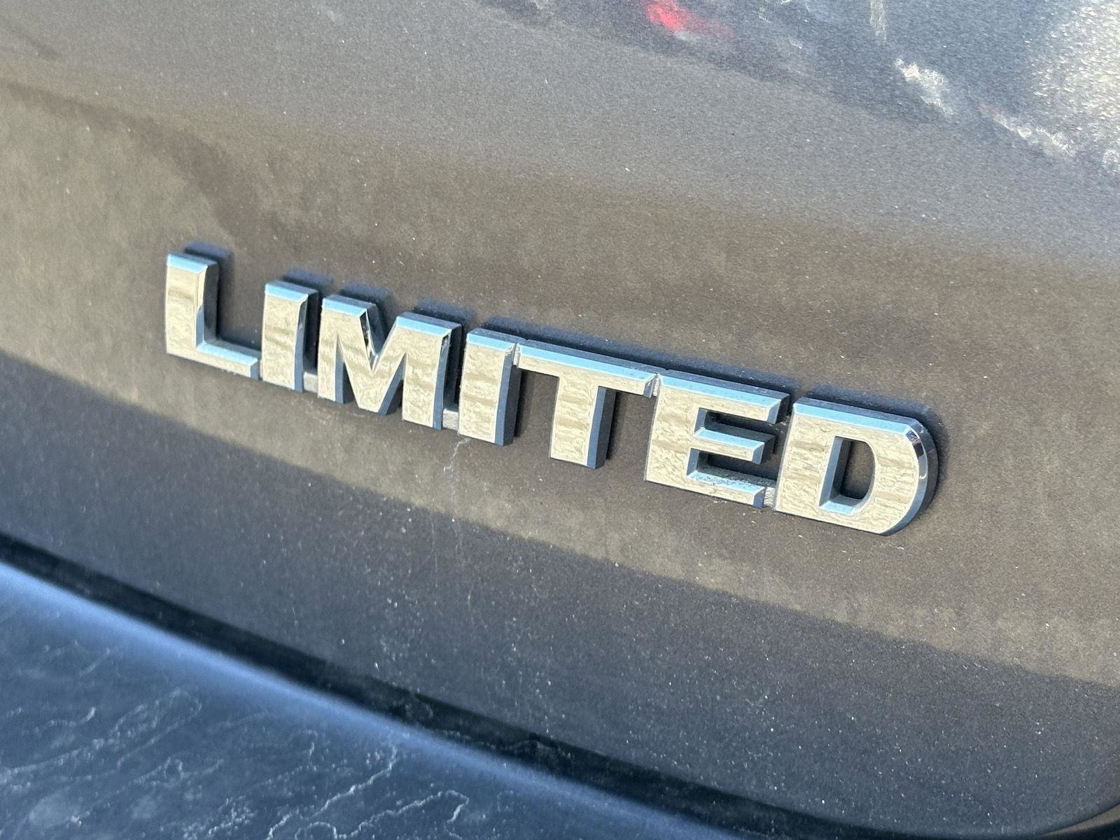 Used 2015 Toyota Highlander Limited w/ Driver Technology Package image 8