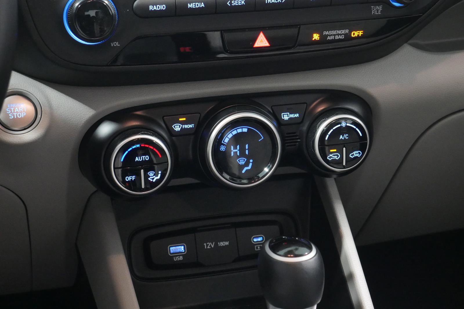 Used 2024 Hyundai Venue SEL image 23