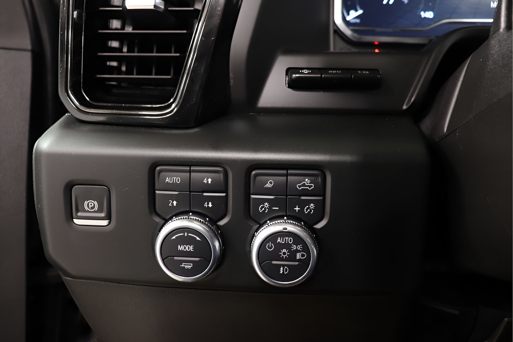 Used 2025 GMC Sierra 2500 AT4 w/ AT4 Premium Plus Package AWD/4WD image 19