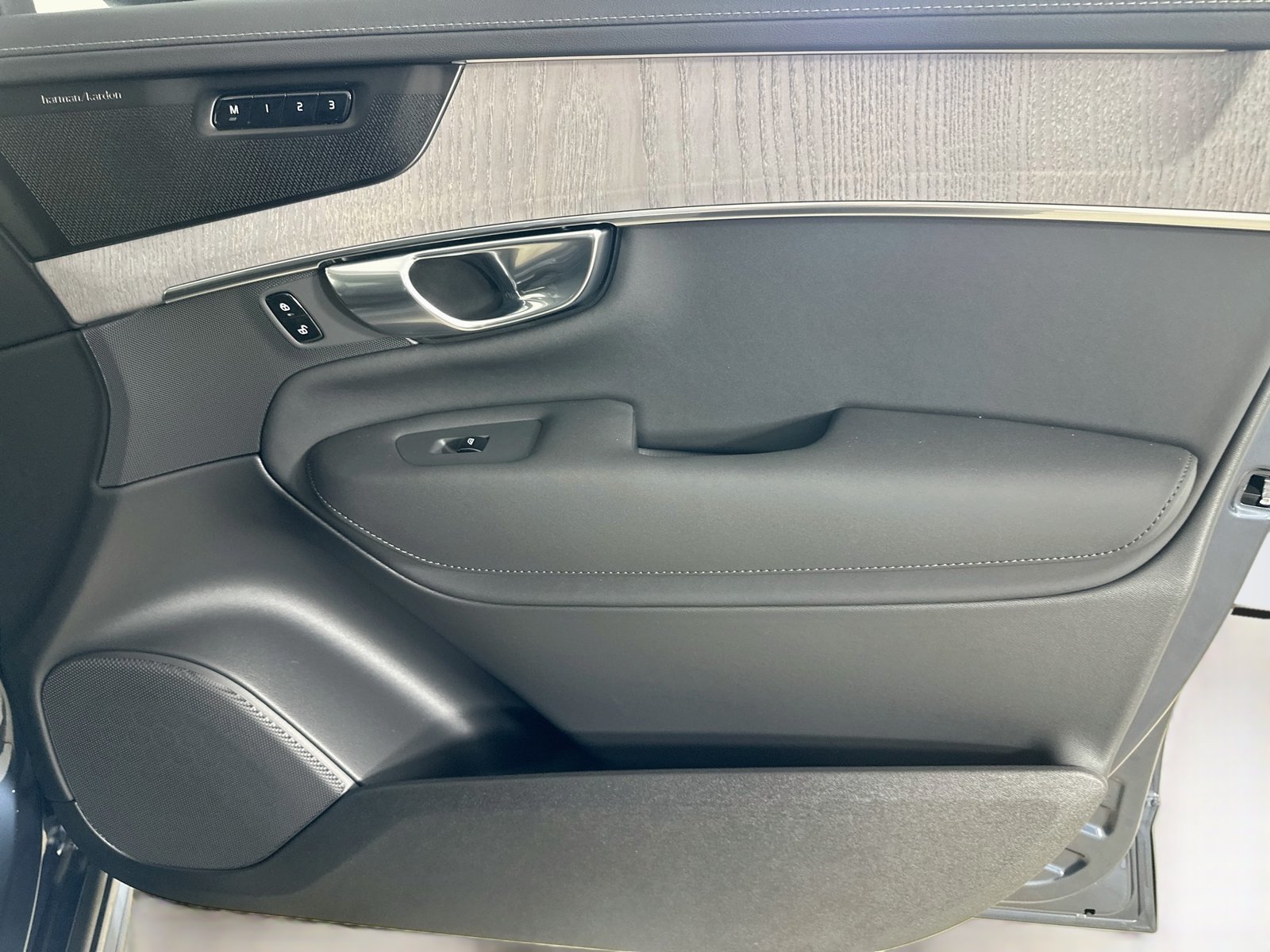 New 2027 Volvo XC90 B6 Ultra AWD/4WD image 43