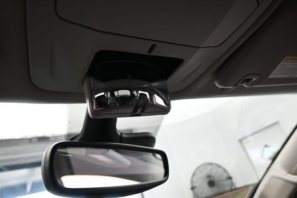 Used 2023 Chrysler Pacifica Touring-L FWD image 30