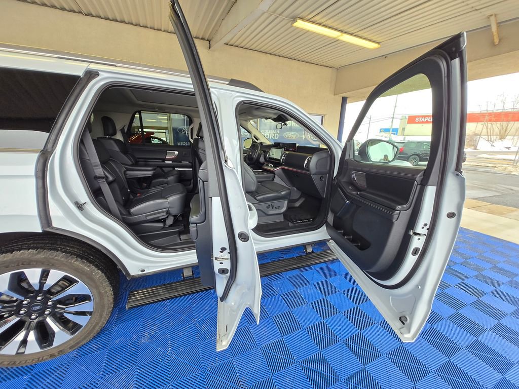 Used 2025 Ford Expedition Platinum w/ Driver's Package image 30