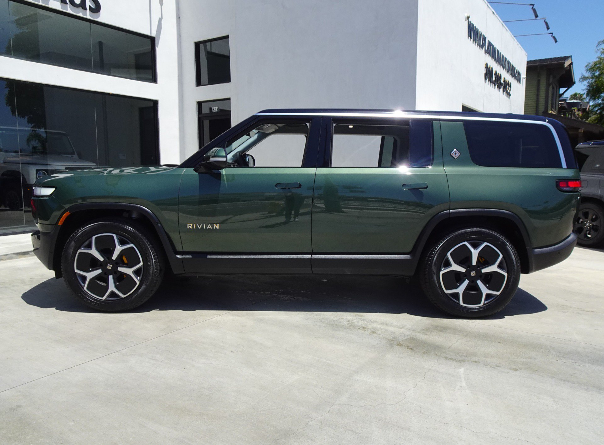 Used 2024 Rivian R1S Adventure Quad AWD/4WD image 4