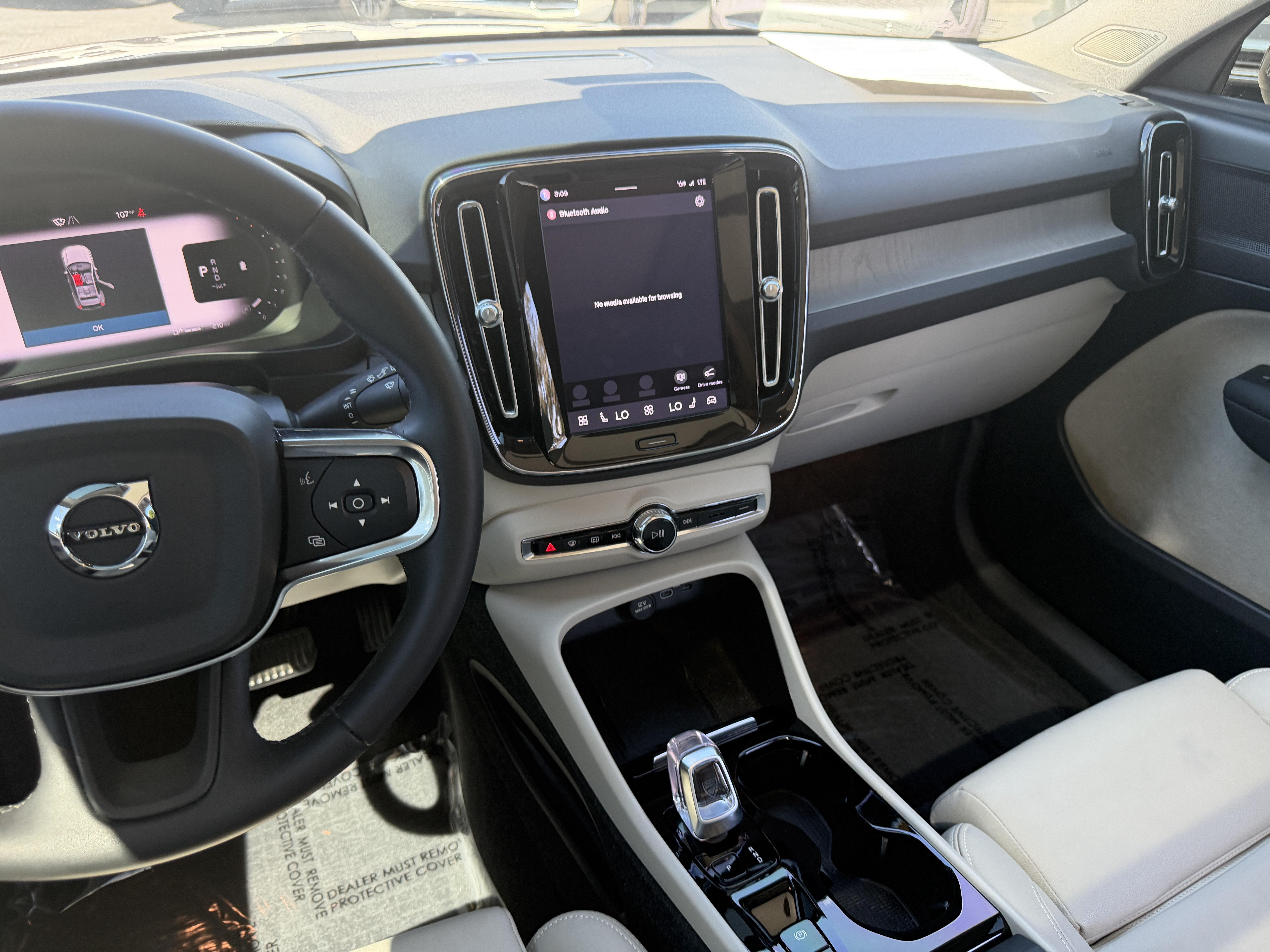 Certified 2024 Volvo XC40 B5 Plus w/ Protection Package Premier AWD/4WD image 18