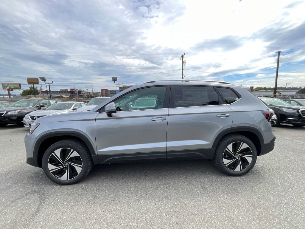 New 2025 Volkswagen Taos SE image 4