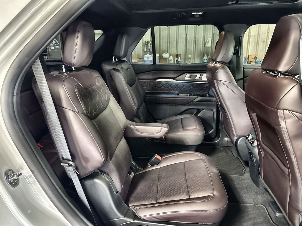 Used 2025 Ford Explorer Platinum w/ Ultimate Package image 32