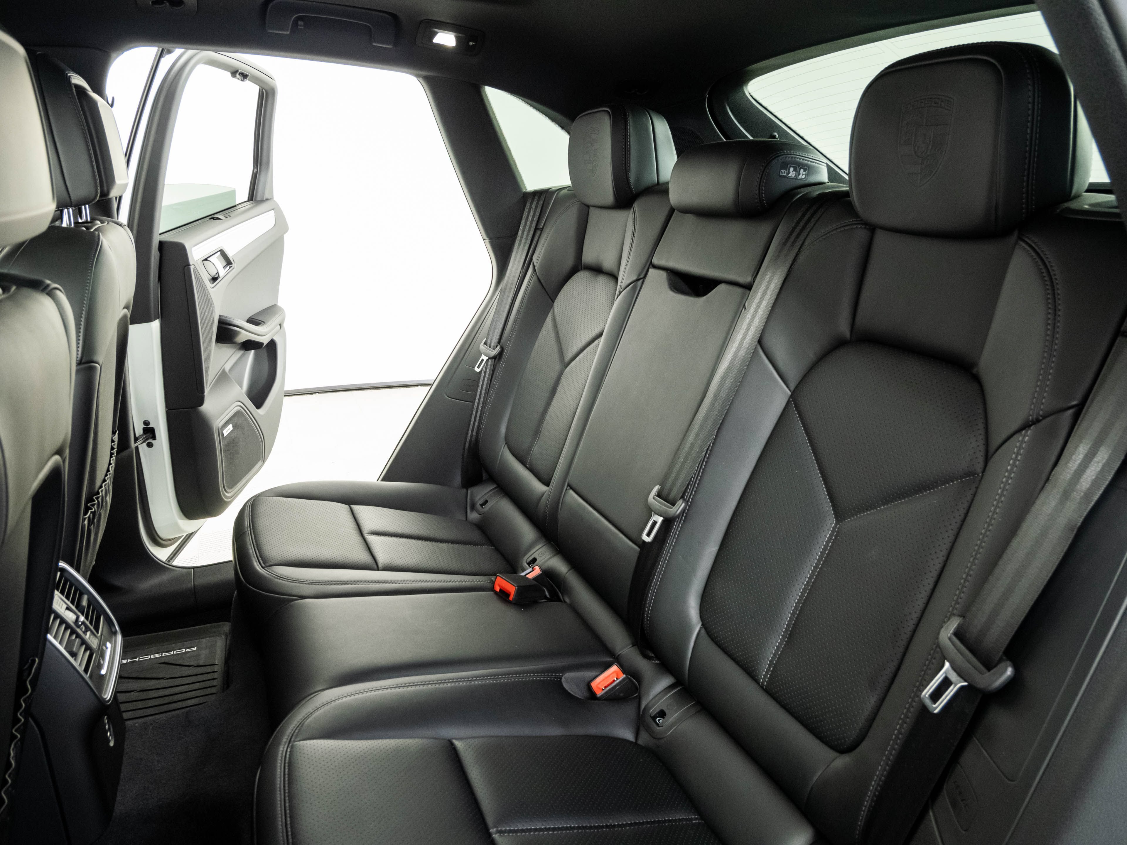 Certified 2026 Porsche Macan AWD/4WD image 22