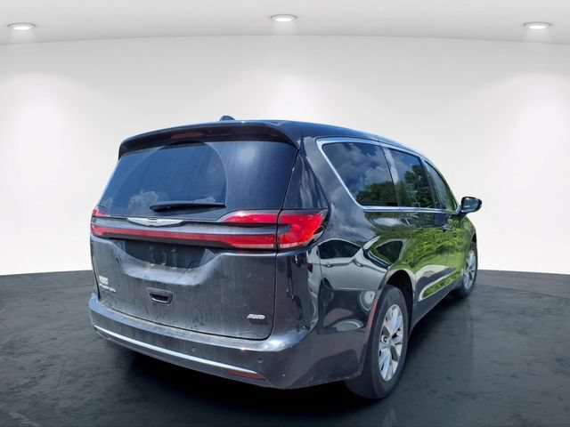 Used 2024 Chrysler Pacifica Touring-L w/ Uconnect Theater Family Group AWD/4WD image 11