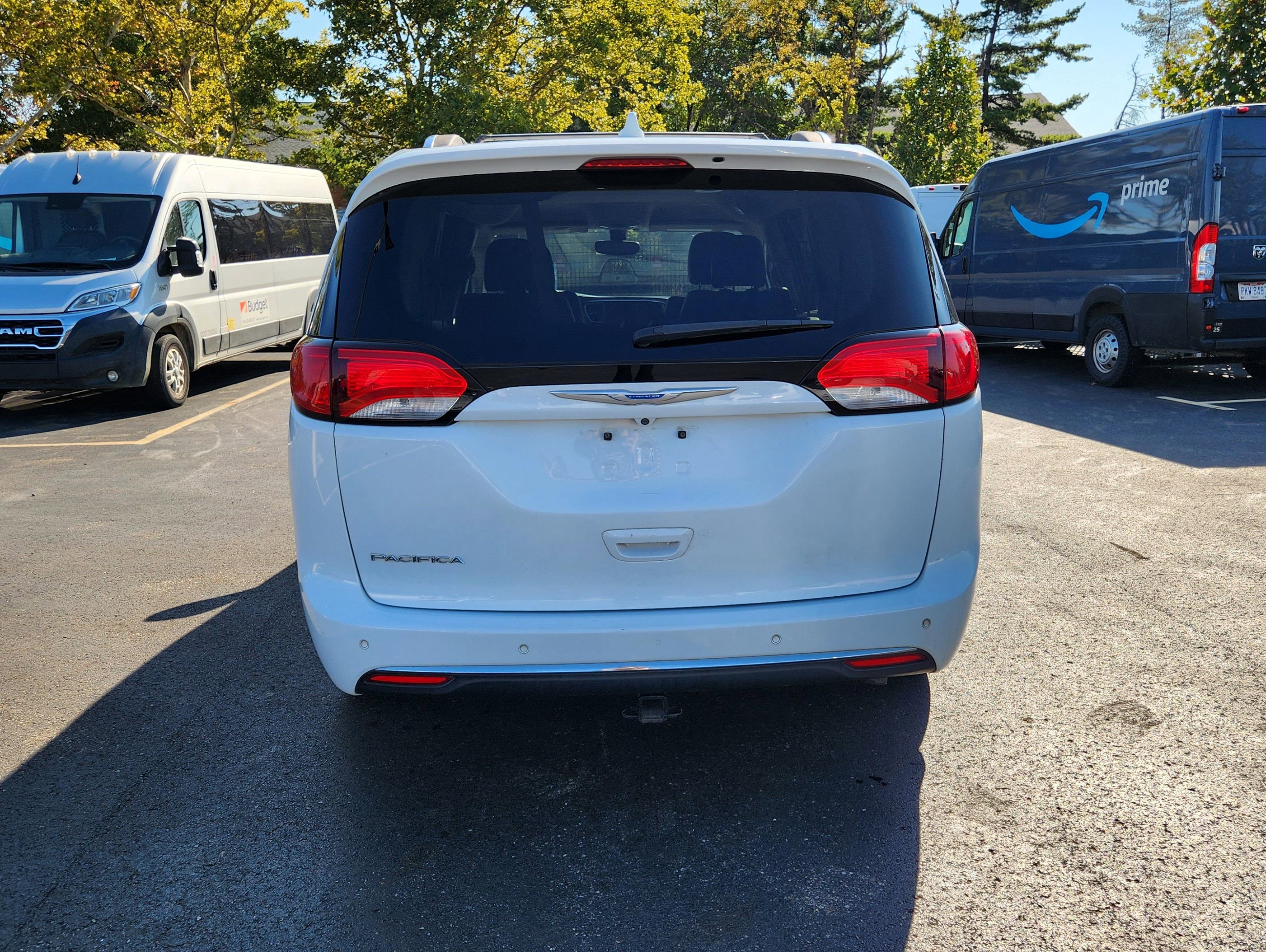 Used 2018 Chrysler Pacifica Touring-L image 7
