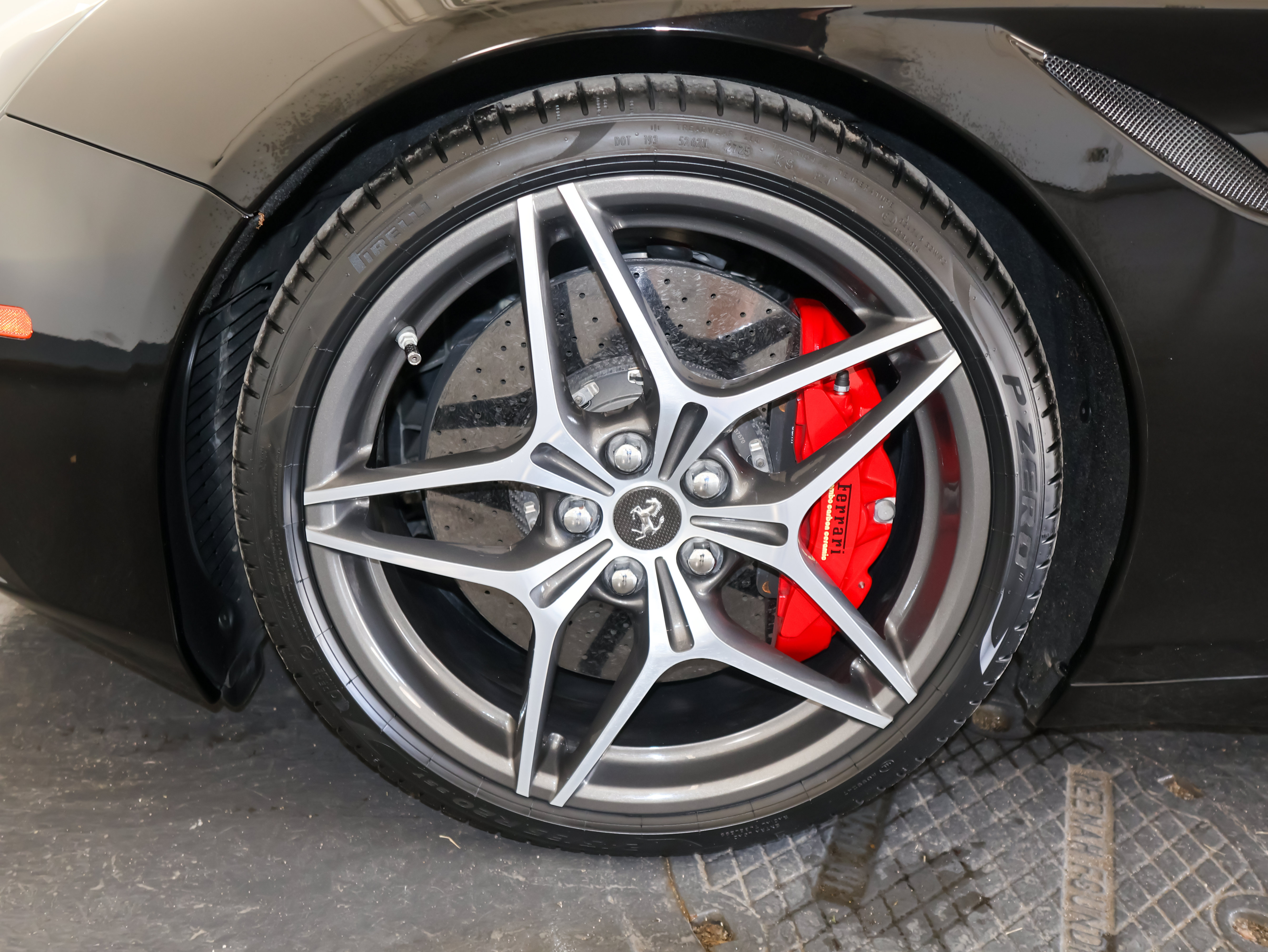 Used 2017 Ferrari California T RWD image 37