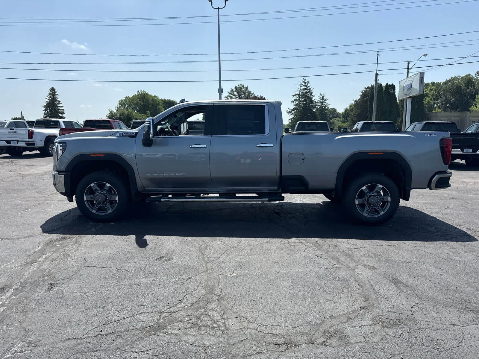 New 2026 GMC Sierra 3500 SLT w/ SLT Premium Package AWD/4WD image 2