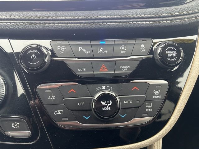 Used 2023 Chrysler Pacifica Limited image 22