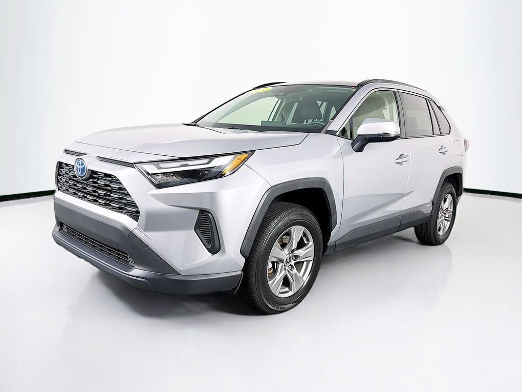 Used 2022 Toyota RAV4 XLE w/ Convenience Package AWD/4WD image 3