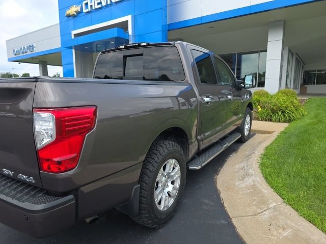 Used 2017 Nissan Titan SV AWD/4WD image 5