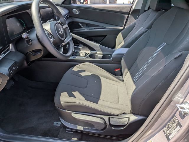 Used 2025 Hyundai Elantra Hybrid FWD image 11