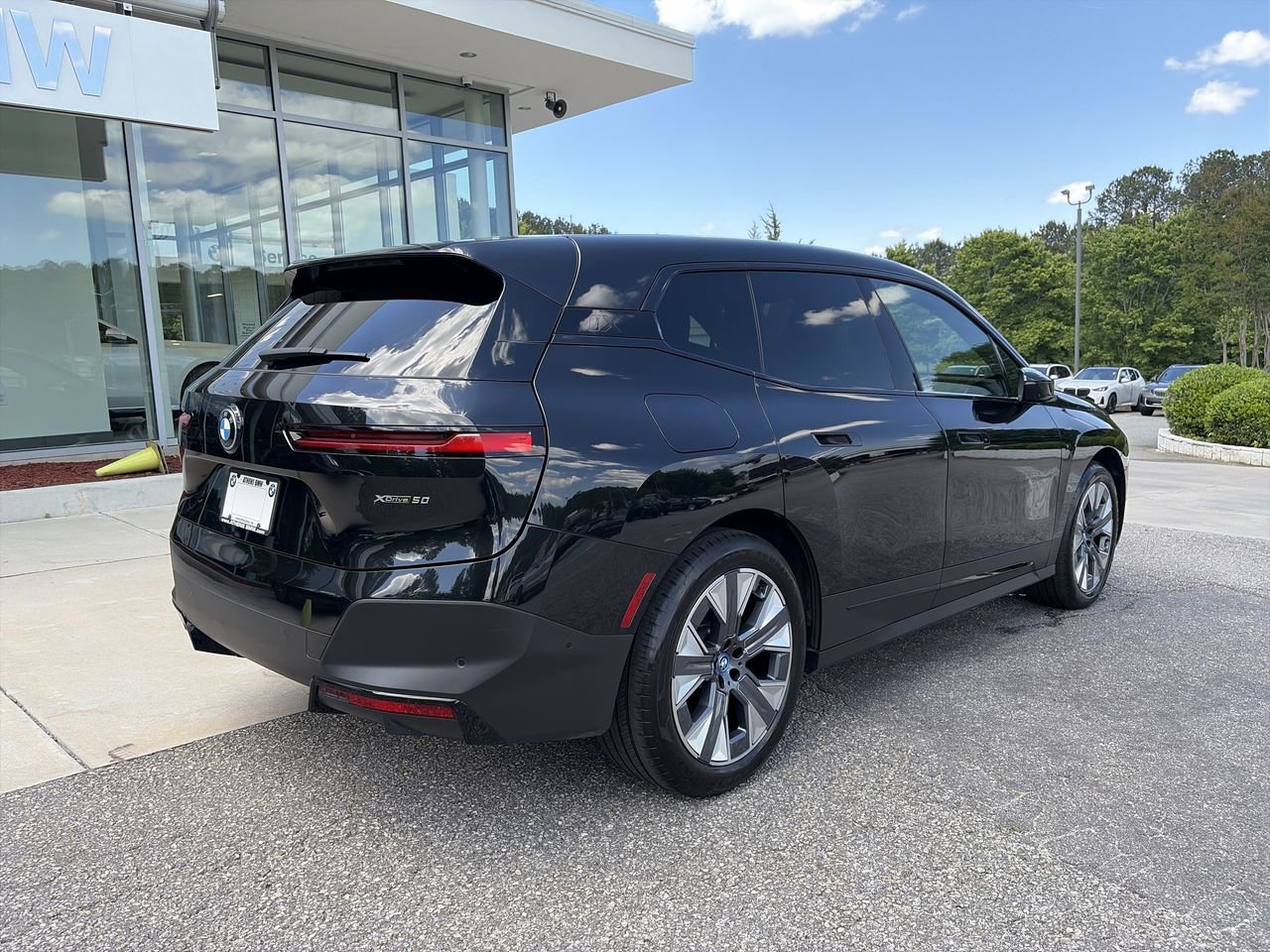 Certified 2024 BMW iX xDrive50 w/ Premium Package AWD/4WD image 8