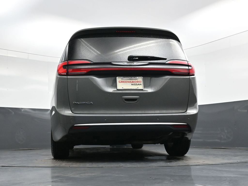 Used 2023 Chrysler Pacifica Touring-L image 35