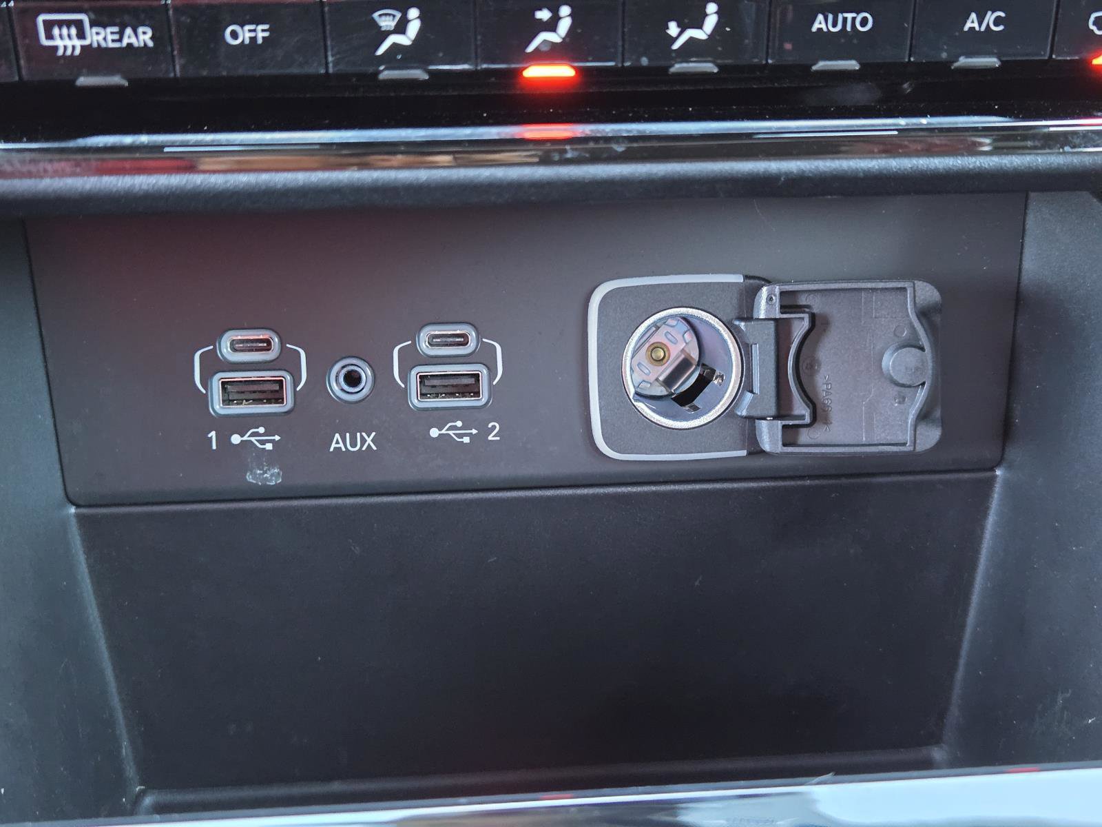 Used 2025 Jeep Grand Cherokee Laredo X image 12