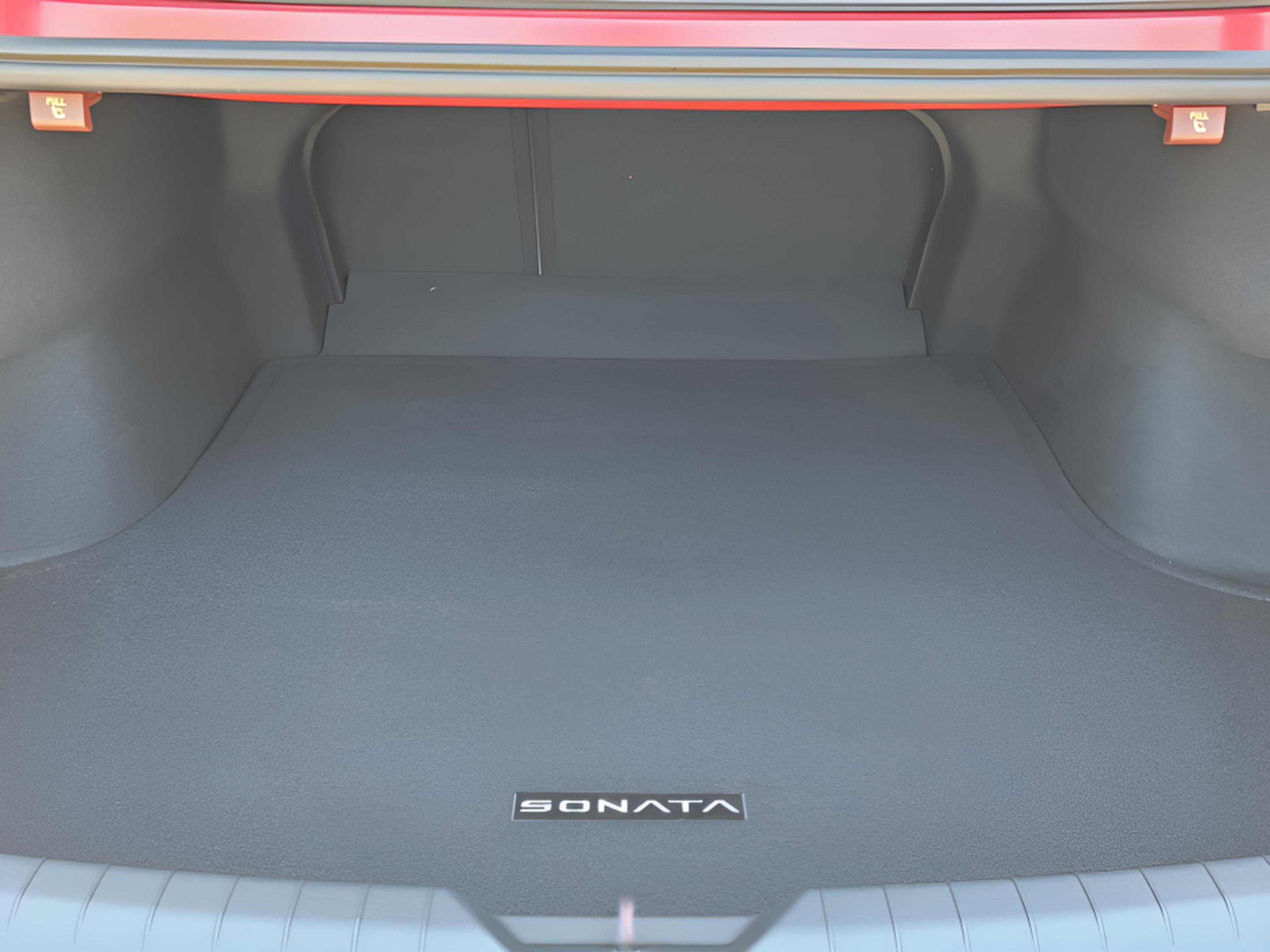 New 2025 Hyundai Sonata Limited image 8