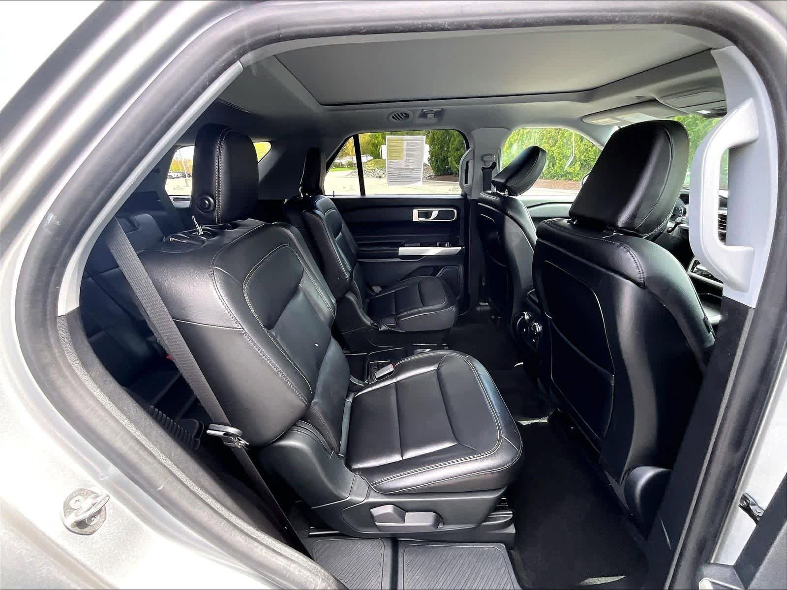 Used 2020 Ford Explorer XLT w/ Equipment Group 202A AWD/4WD image 16