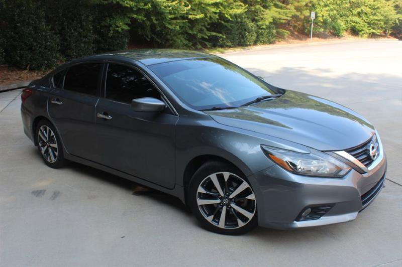 Used 2017 Nissan Altima 2.5 SR w/ LED Appearance Package FWD image 6
