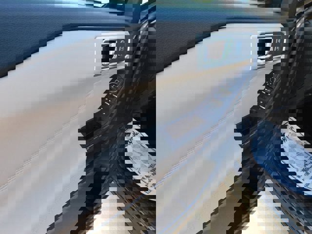 Used 2020 Ford Explorer XLT w/ Equipment Group 202A image 14