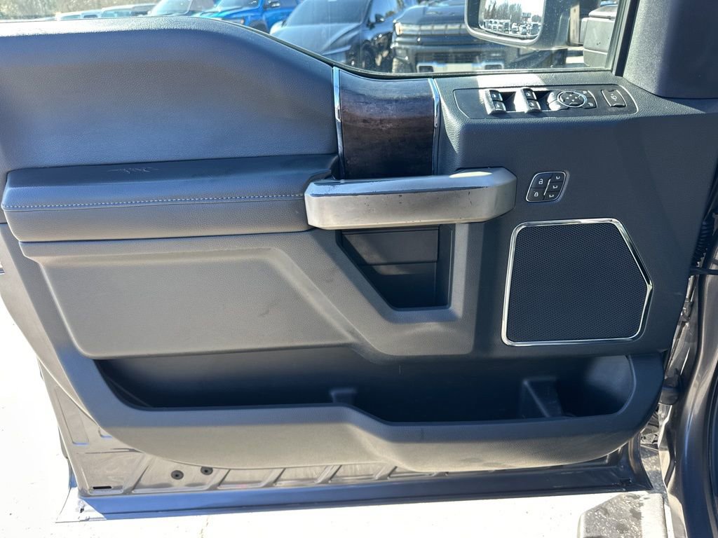 Used 2022 Ford F250 Lariat w/ Black Appearance Package image 27