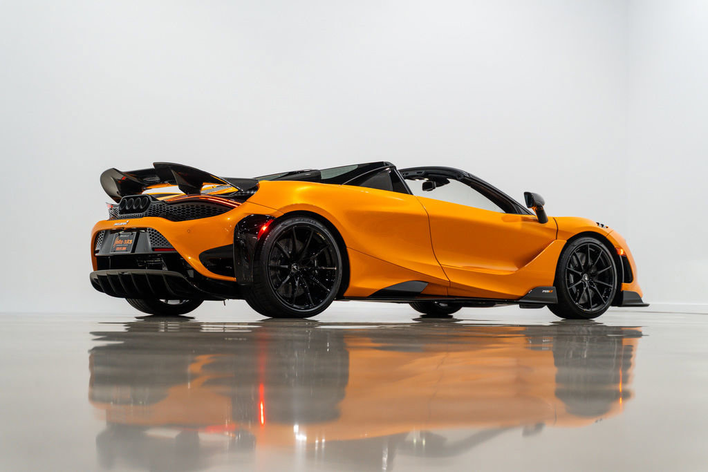 Used 2022 McLaren 765LT image 3
