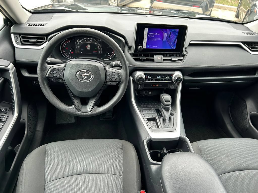 Used 2025 Toyota RAV4 XLE FWD image 16