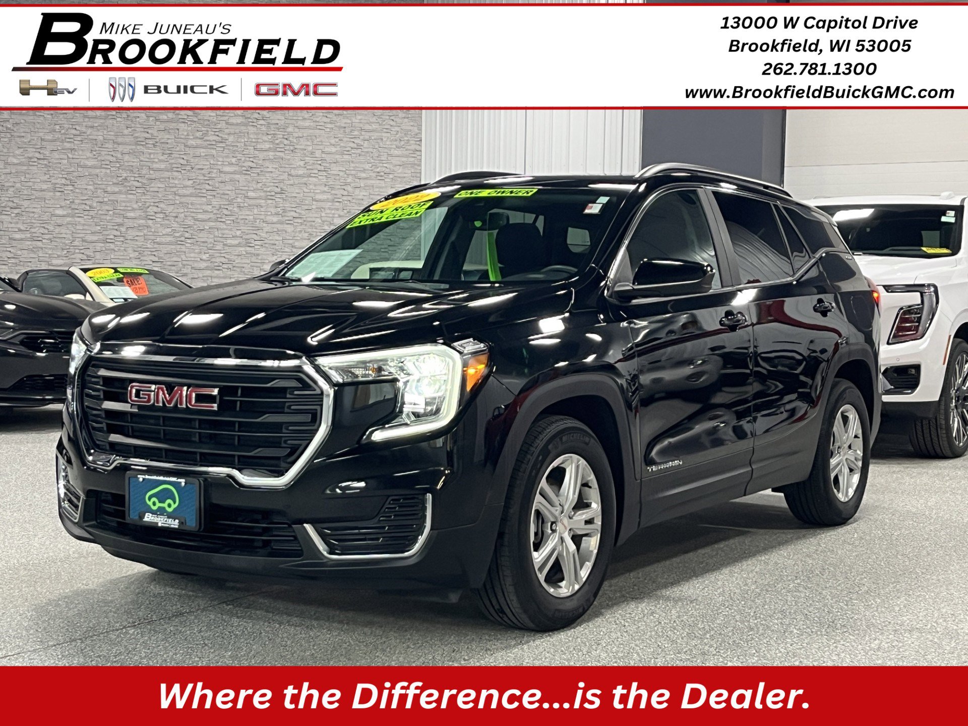 Used 2022 GMC Terrain SLE w/ Driver Convenience Package image 1