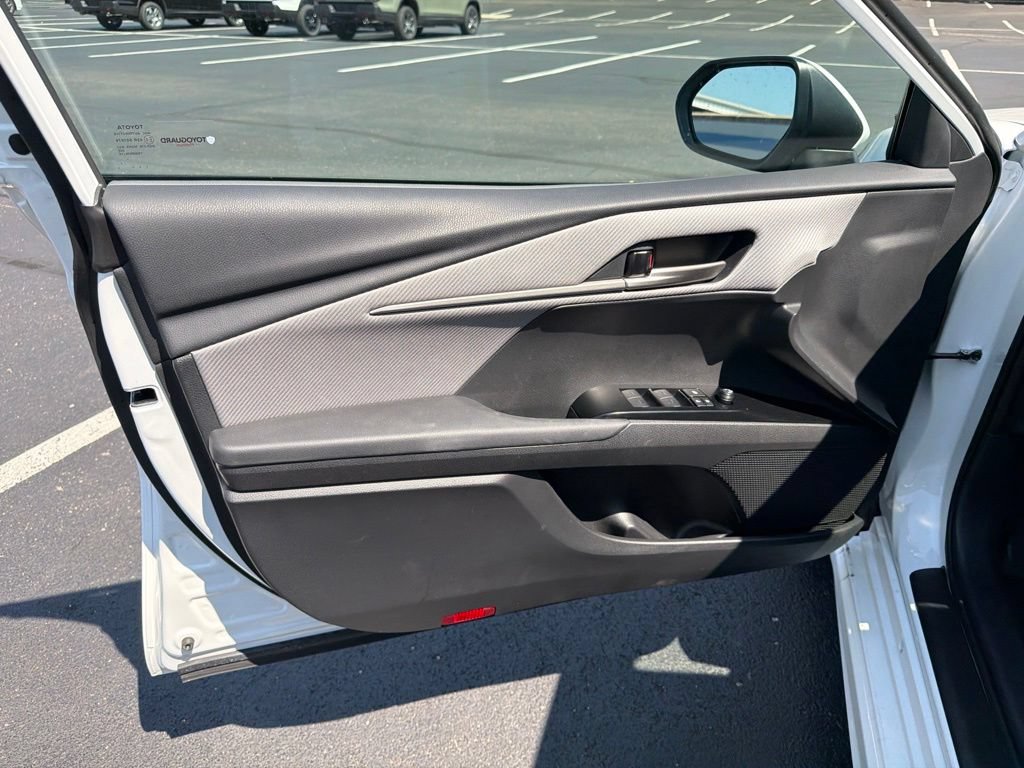 Used 2025 Toyota Camry SE w/ Convenience Package FWD image 17