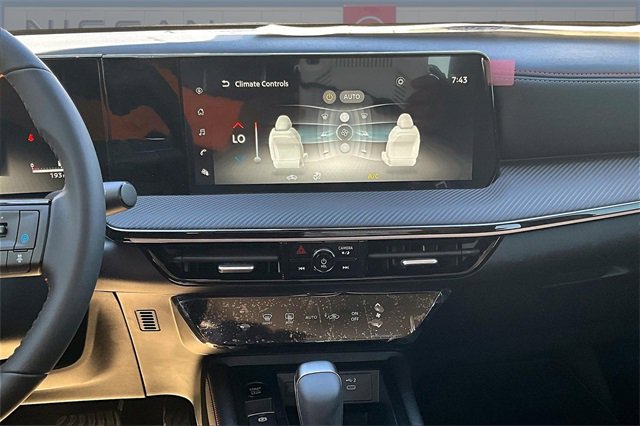 New 2025 Nissan Kicks SR image 7