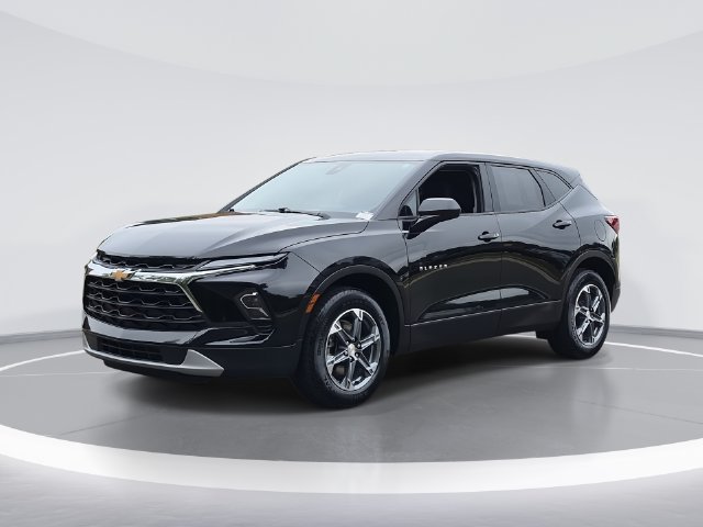 Used 2025 Chevrolet Blazer LT FWD image 1