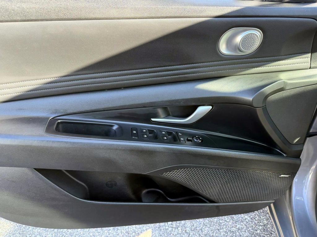 Certified 2023 Hyundai Elantra Limited FWD image 15