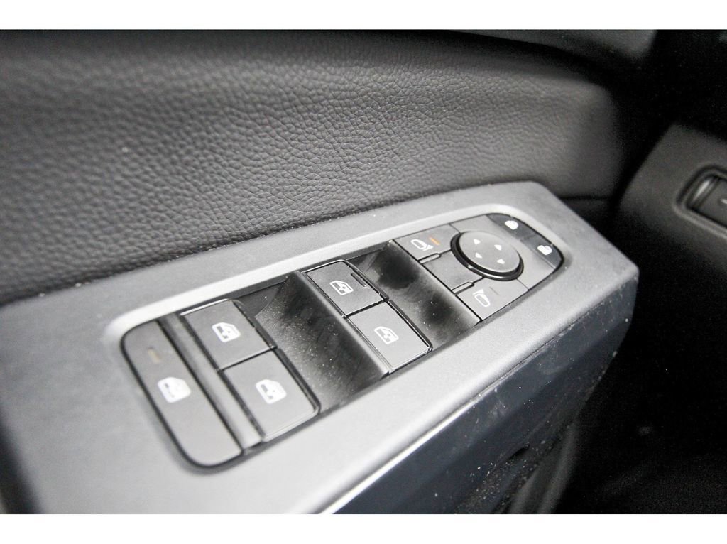 Used 2025 Nissan Pathfinder SV FWD image 15