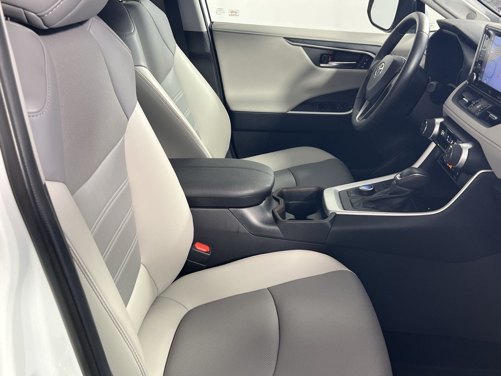 Used 2020 Toyota RAV4 Limited AWD/4WD image 28