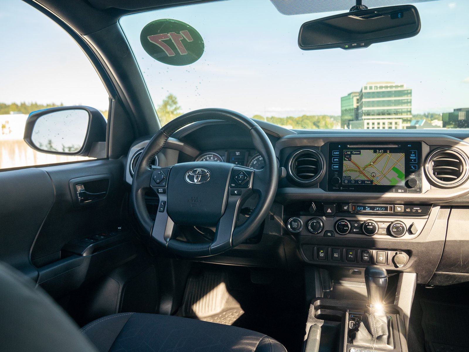 Used 2017 Toyota Tacoma TRD Off-Road w/ Premium & Technology Package AWD/4WD image 18