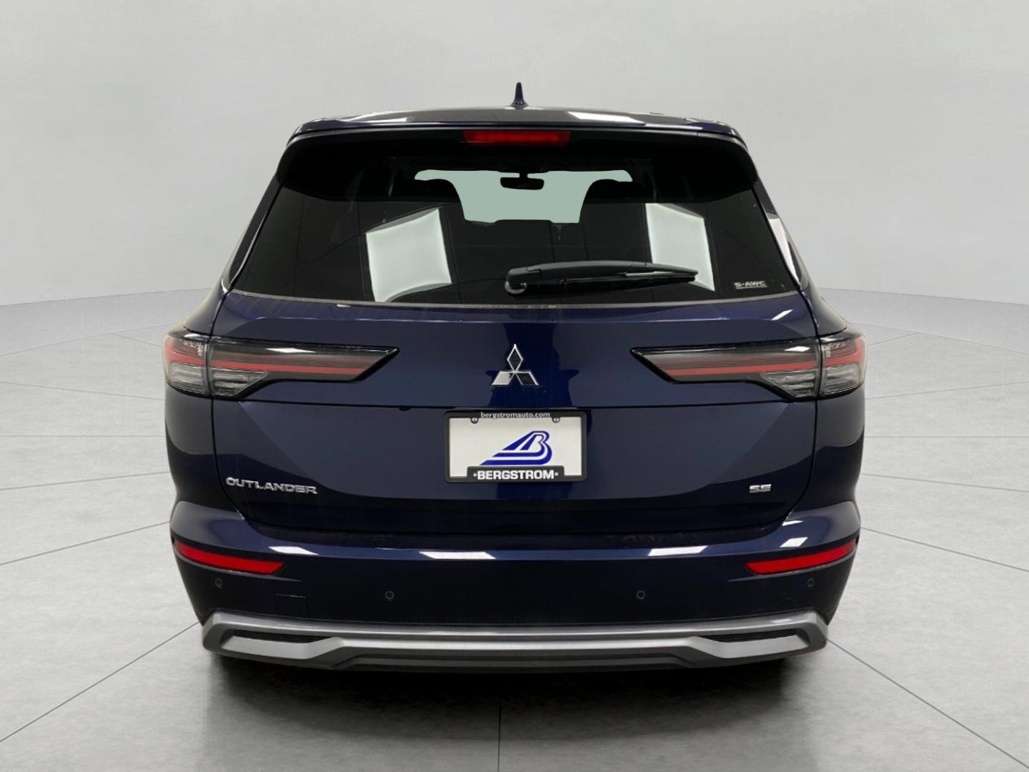 New 2025 Mitsubishi Outlander SE image 4
