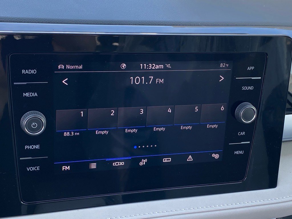 New 2025 Volkswagen Taos SE image 5