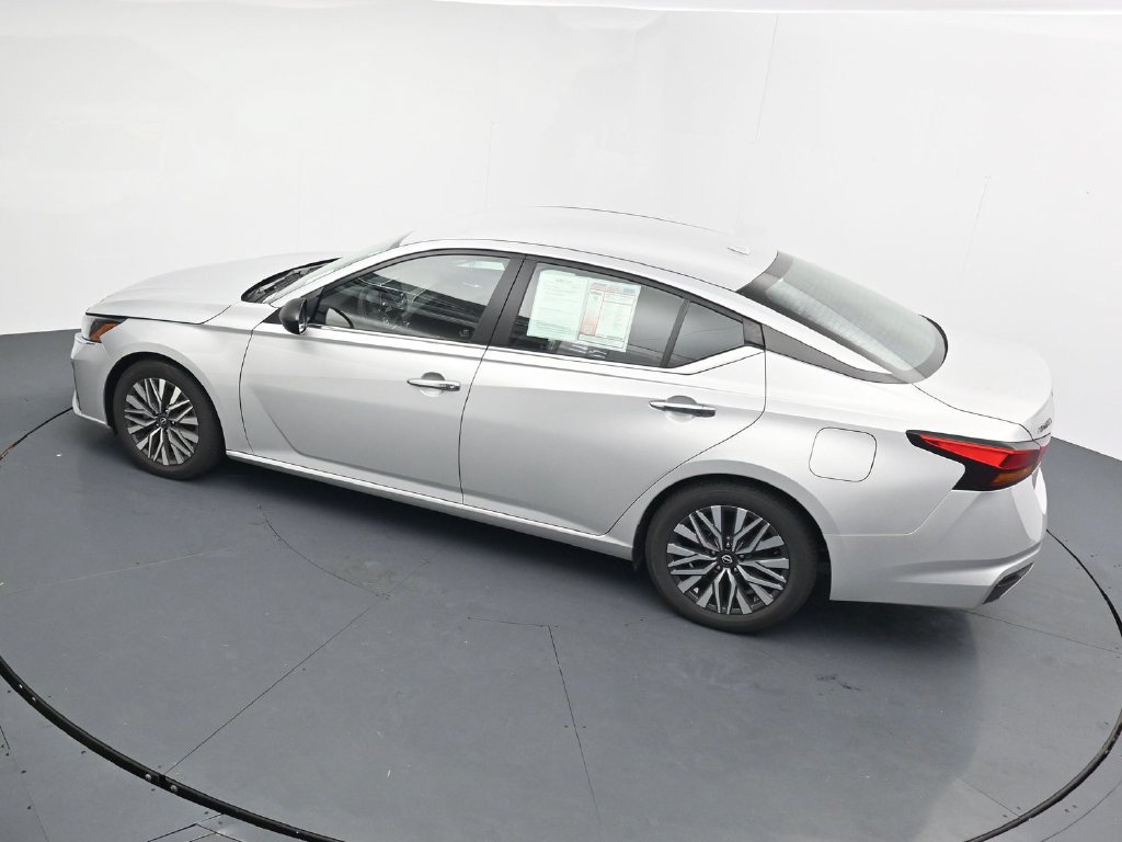 Used 2024 Nissan Altima 2.5 SV FWD image 13