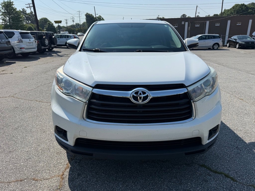 Used 2015 Toyota Highlander LE FWD image 2
