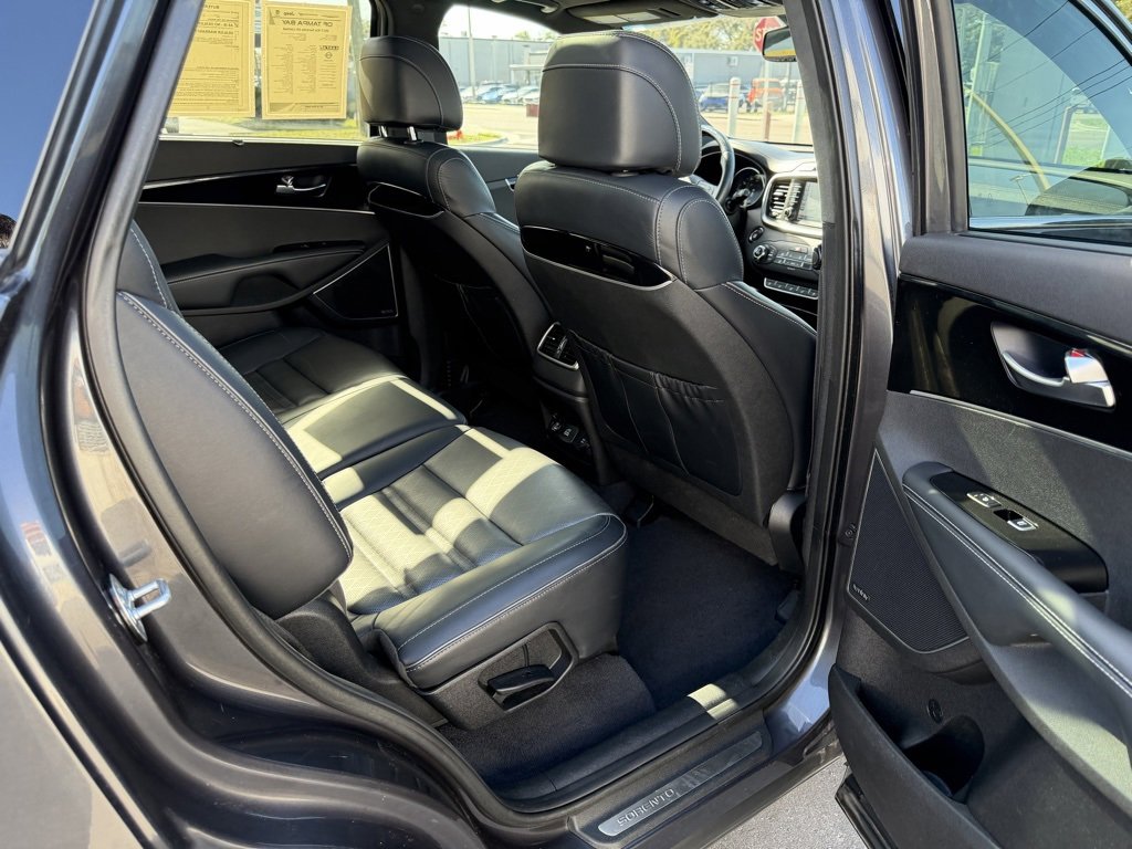 Used 2017 Kia Sorento SX image 32