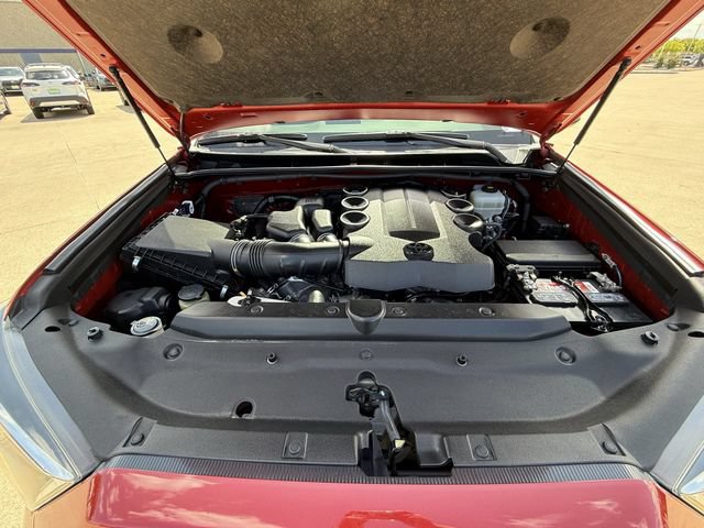 Used 2020 Toyota 4Runner SR5 AWD/4WD image 28